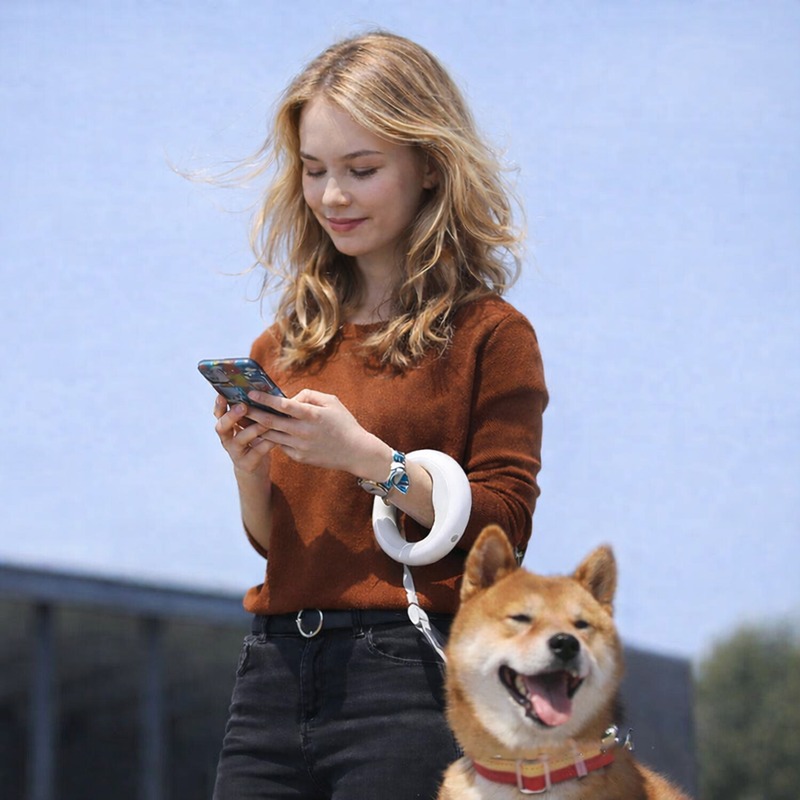 Hands-Free Lightweight Retractable Leash with Built-In Light