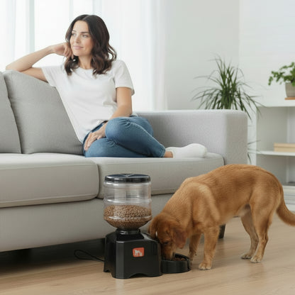 FURRYKU 5.5L black automatic dog feeder with clear reservoir, LCD screen, and voice recording feature.